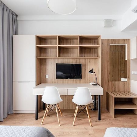 Apartament W Warszawie Dedykowany Parking Podziemny W Cenie, Wifi, Blisko Centrum New Apartment In Warsaw Finished To A High Specification Fitted Out To A High Standard On The 7Th Floor, Wifi, Underground Parking Price Included Luaran gambar