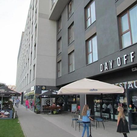 Apartament W Warszawie Dedykowany Parking Podziemny W Cenie, Wifi, Blisko Centrum New Apartment In Warsaw Finished To A High Specification Fitted Out To A High Standard On The 7Th Floor, Wifi, Underground Parking Price Included Luaran gambar