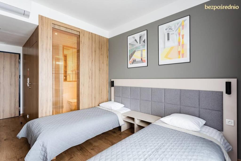 Apartament W Warszawie Dedykowany Parking Podziemny W Cenie, Wifi, Blisko Centrum New Apartment In Warsaw Finished To A High Specification Fitted Out To A High Standard On The 7Th Floor, Wifi, Underground Parking Price Included Luaran gambar