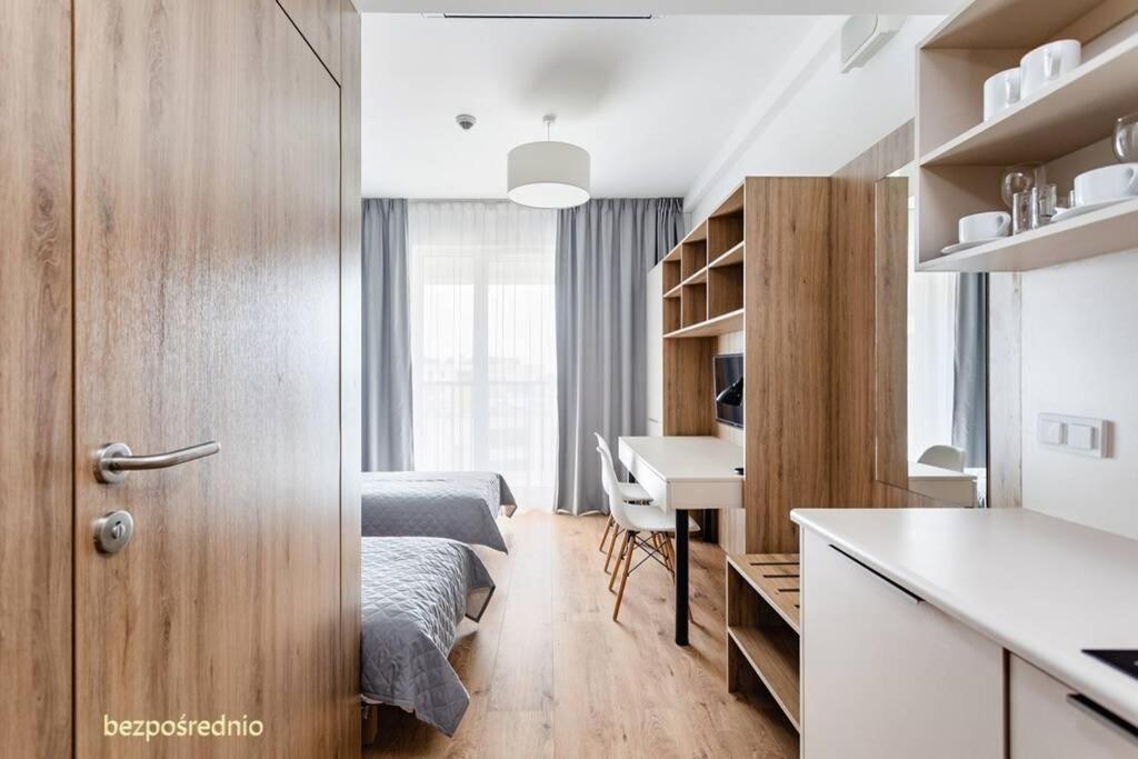 Apartament W Warszawie Dedykowany Parking Podziemny W Cenie, Wifi, Blisko Centrum New Apartment In Warsaw Finished To A High Specification Fitted Out To A High Standard On The 7Th Floor, Wifi, Underground Parking Price Included Luaran gambar