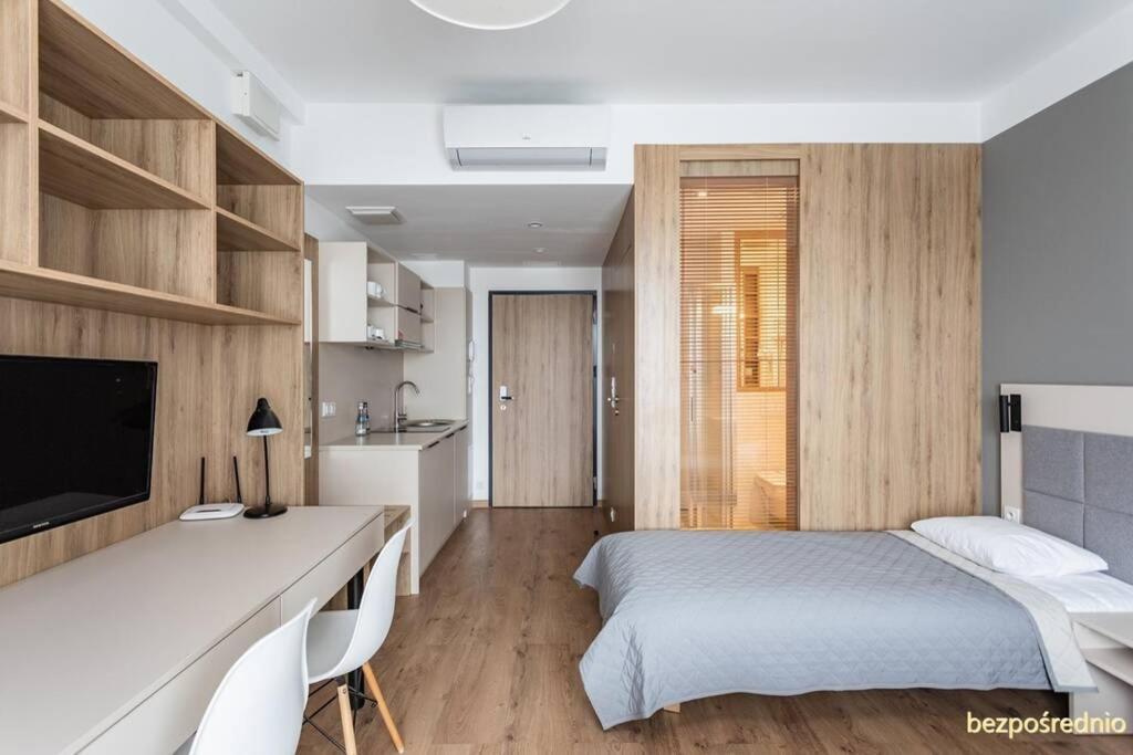 Apartament W Warszawie Dedykowany Parking Podziemny W Cenie, Wifi, Blisko Centrum New Apartment In Warsaw Finished To A High Specification Fitted Out To A High Standard On The 7Th Floor, Wifi, Underground Parking Price Included Luaran gambar